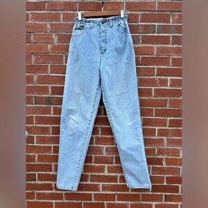 High waisted, side elastic, Lee jeans with tapered leg. Size 10L.